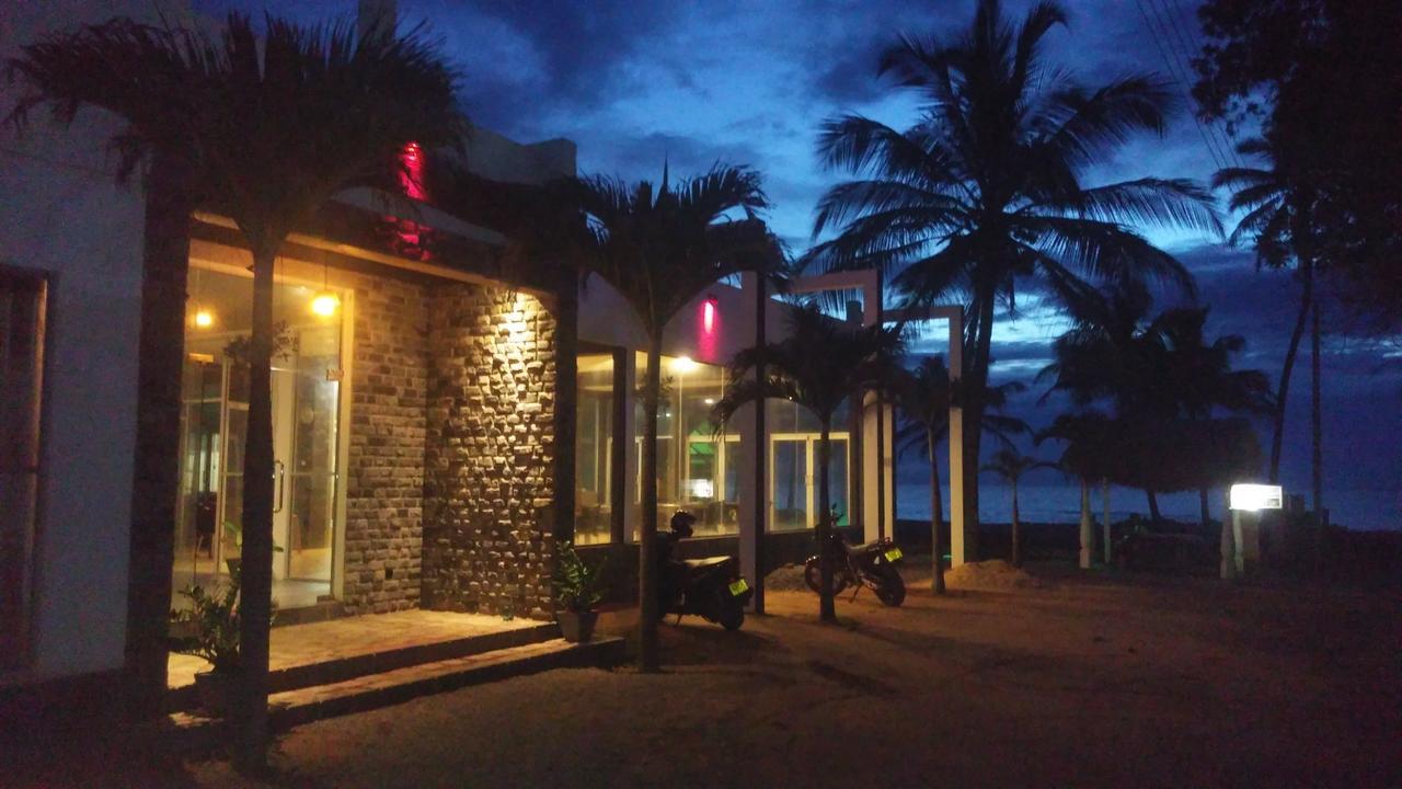 Saara Beach Hotel Marawila Zewnętrze zdjęcie