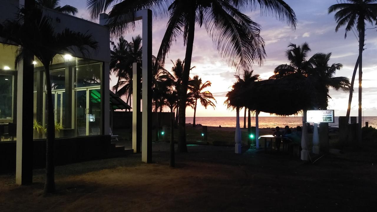 Saara Beach Hotel Marawila Zewnętrze zdjęcie